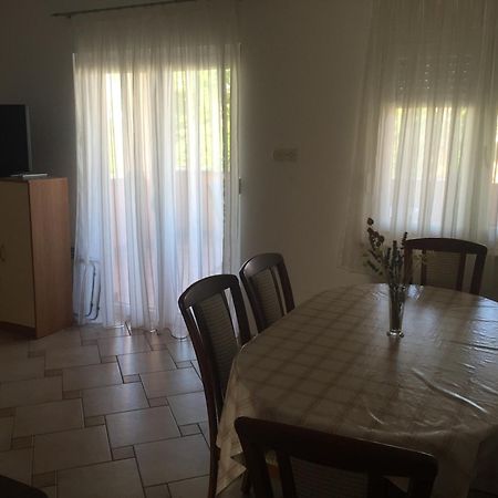 Apartments Vidovic ポヴリャナ 部屋 写真